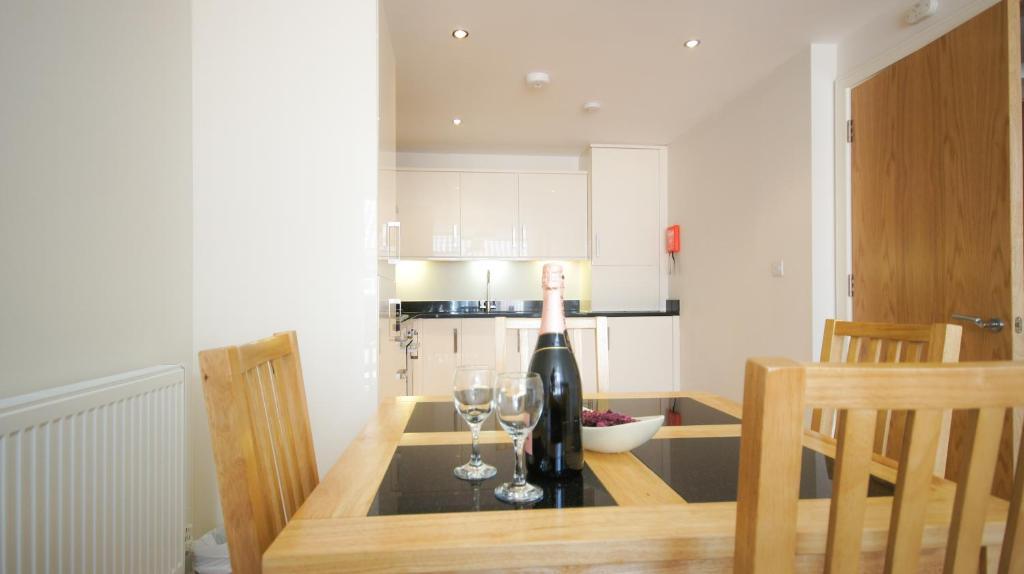 Crompton House Apartments Edgware Exterior photo